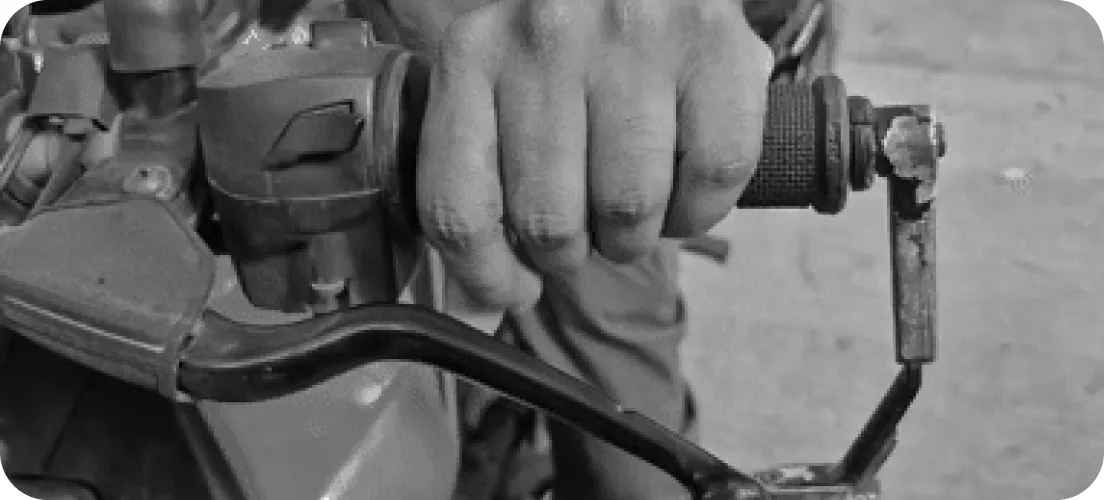 A hand releasing and re-gripping the handlebar
